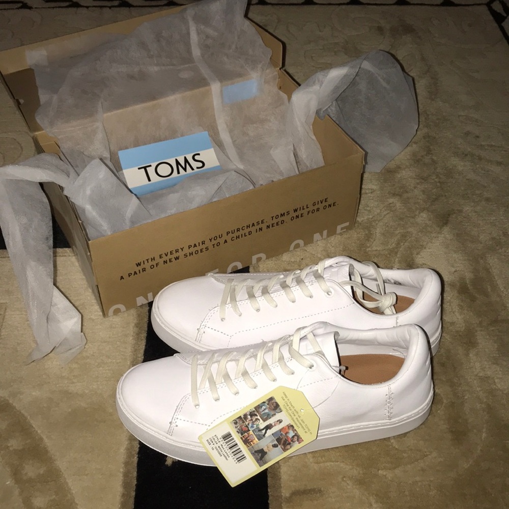 Men’s size 10 Toms